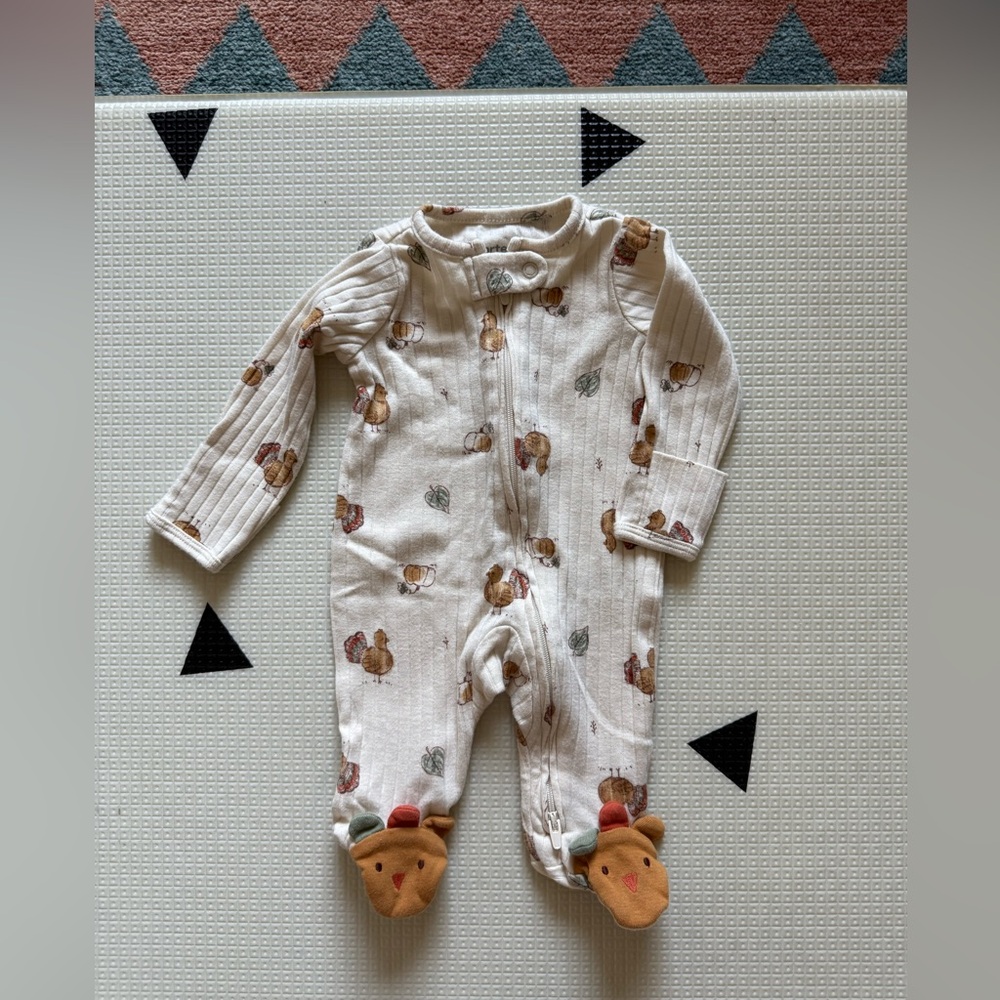 Carters|Baby gender neutral Cream long sleeve footsies in turkey print•••ribbed - Picture 3 of 5
